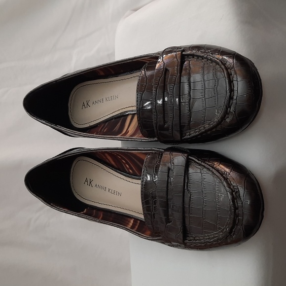 AK Anne Klein Women's Alligator Print Loafers Size 6M - Picture 3 of 11